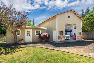 Real estate photography exterior backyard shop of home in Veneta, oregon of lane county