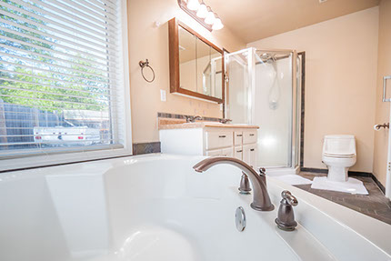 real estate photography of interior bathroom for a home in Veneta, Oregon.